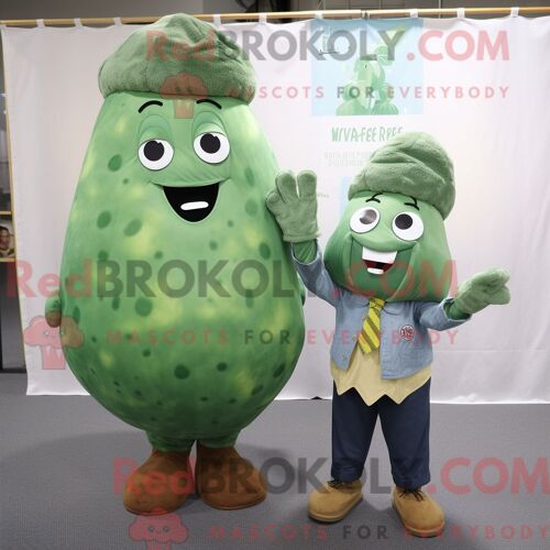 Personnage Mascotte Redbrokoly D Une Pomme De Terre Vert Forêt Habillée D Une Chemise En Chambray Et De Ceintures De Smoking