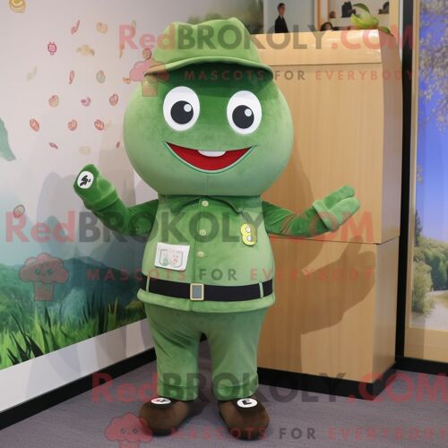 Personnage Mascotte Redbrokoly D Une Soupe Miso Verte Habillée D Un Pantalon En Velours Côtelé Et De Pochettes