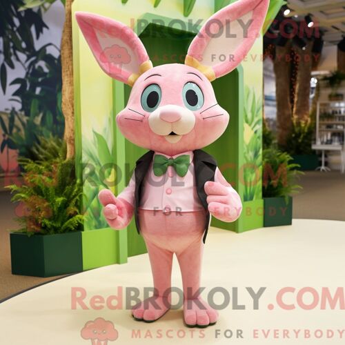 Personnage Mascotte Redbrokoly D Un Tan Plum Habillé D Un Pantalon De Costume Et De Mitaines