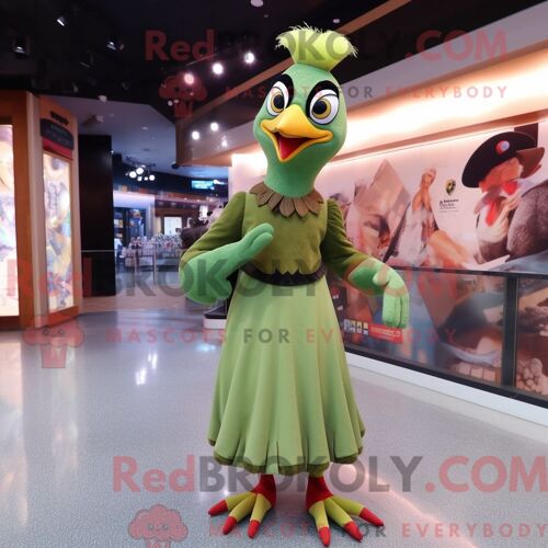 Personnage De Costume De Mascotte Redbrokoly De Pic Olive Habillé Avec Une Robe De Soirée Et Des Bracelets De Cheville