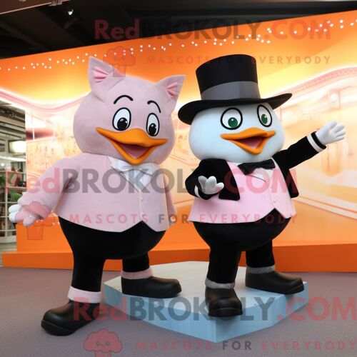 Personnage Mascotte Redbrokoly D Une Paire De Patins À Glace Peach Habillée D Un Smoking Et D Épingles À Cheveux