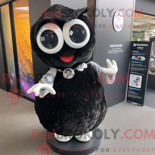 Costume Mascotte Redbrokoly D Huître Noire Personnage Habillé D Une Blouse Et De Porte-Clés