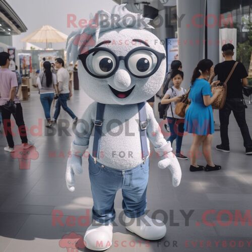 Personnage Mascotte Redbrokoly D Une Glace Argentée Habillée D Un Jean Skinny Et De Lunettes
