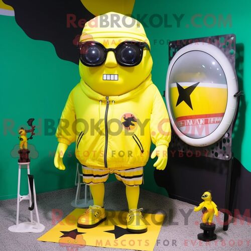 Personnage Mascotte Redbrokoly D Un Monstre De Frankenstein Jaune Habillé D Un Bikini Et De Lunettes