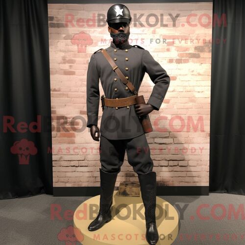 Costume De Mascotte Redbrokoly De Paire De Patins À Glace Gris Habillé Avec Un Maillot De Bain Une Pièce Et Des Sacs À Dos