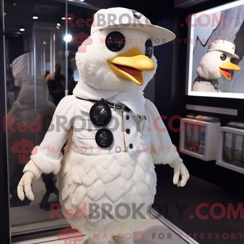Personnage Mascotte Redbrokoly D Un Bélier Vert Citron Habillé D Un Bikini Et De Pochettes