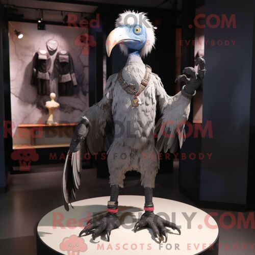 Personnage Mascotte Redbrokoly D Une Flèche D Amour Pêche Habillée D Une Robe De Bal Et D Écharpes