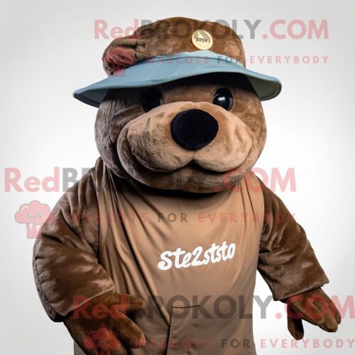 Costume De Mascotte Redbrokoly De Vache De Mer De Rust Stellar Habillé Avec Un Manteau Et Des Chapeaux