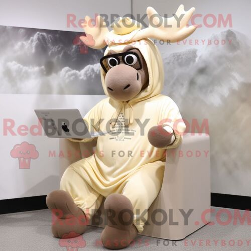 Personnage Mascotte Redbrokoly D Un Triceratops Rouge Habillé D Un Jogging Et De Sacs À Main