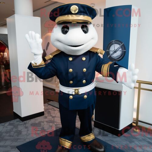 Personnage Mascotte Redbrokoly D Un Navy Ring Master Habillé D Un Col Roulé Et De Bandeaux