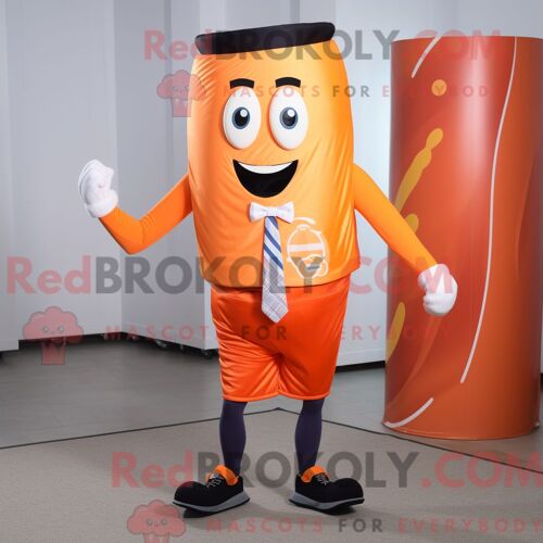 Personnage Mascotte Redbrokoly D Un Vampire Tan Habillé D Un Capri Et De Colliers