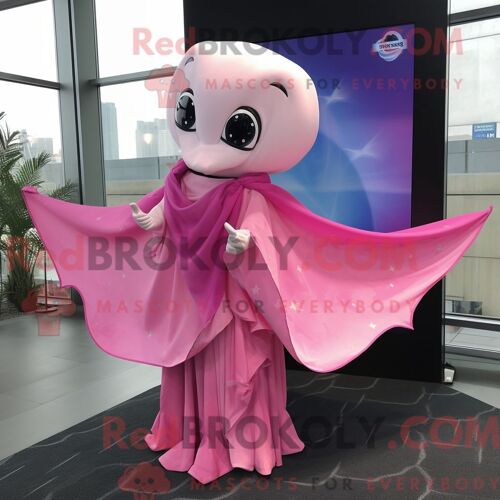 Costume Mascotte Redbrokoly De Raie Manta Rose Personnage Habillé Avec Un Chemisier Et Des Châles