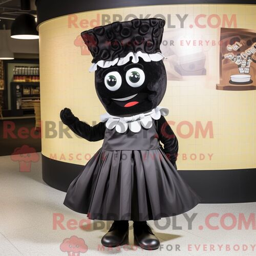 Costume Mascotte Redbrokoly De Lasagne Noire Personnage Habillé Avec Une Jupe Portefeuille Et Des Casquettes