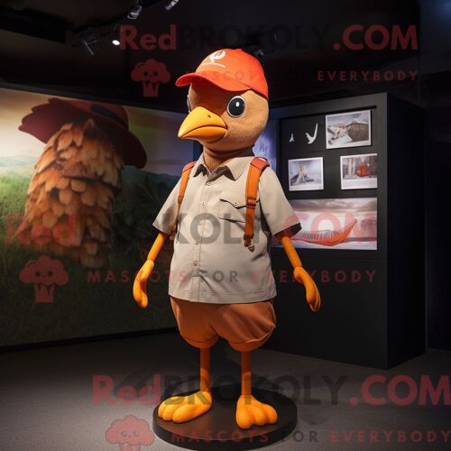 Personnage Mascotte Redbrokoly D Un Haricot Vert Blanc Habillé D Un Sweat Et De Bracelets De Cheville