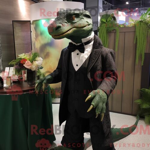 Personnage Mascotte Redbrokoly D Un Bouquet De Fleurs Beige Habillé D Un Bermuda Et De Bonnets