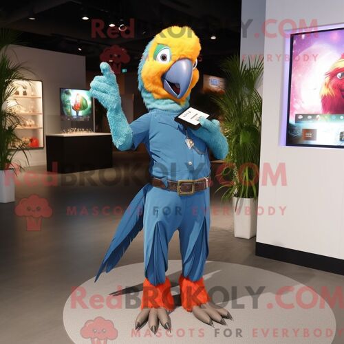 Personnage Mascotte Redbrokoly D Un Chapeau De Sorcière Noire Habillé D Un Jegging Et D Un Bonnet