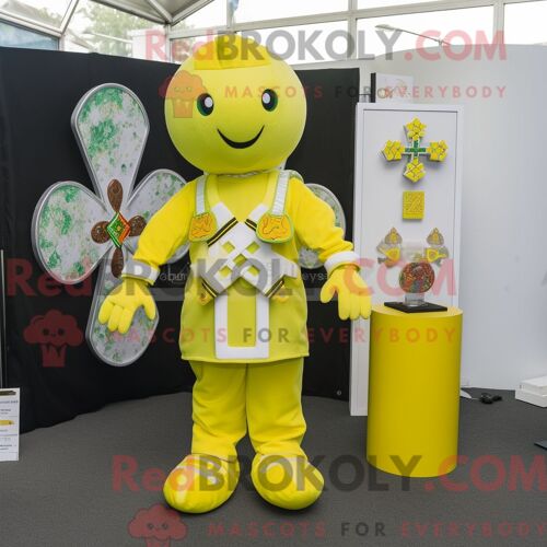 Costume Mascotte Redbrokoly De Croix Celtique Jaune Citron Habillé D Une Combinaison Et De Porte-Clés