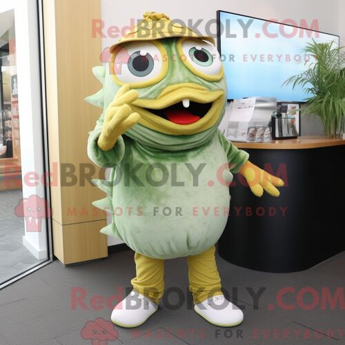 Personnage Mascotte Redbrokoly D Un Olive Fish And Chips Habillé D Un Bermuda Et De Lacets De Chaussures