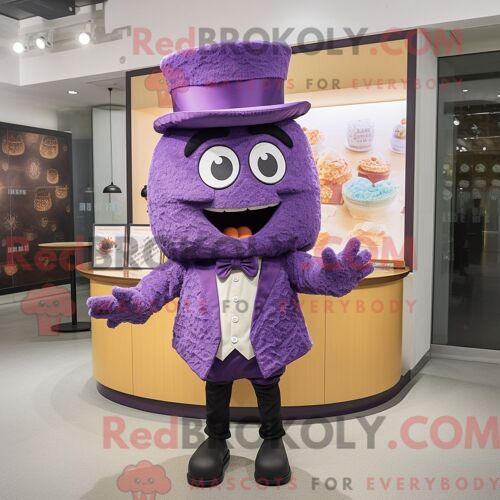 Personnage Mascotte Redbrokoly D Un Chupacabra Blanc Habillé D Un Short Cargo Et De Sacs À Dos