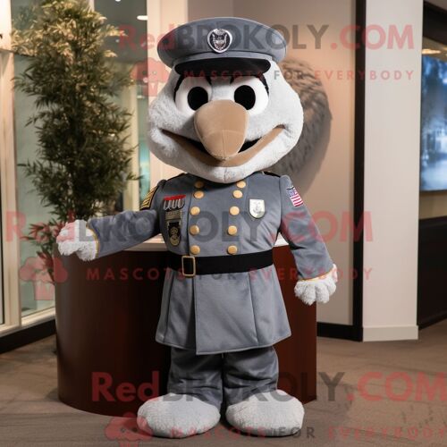 Personnage Mascotte Redbrokoly D Une Vache De Mer Noire De Stellar Habillée D Une Chemise Oxford Et De Bandeaux