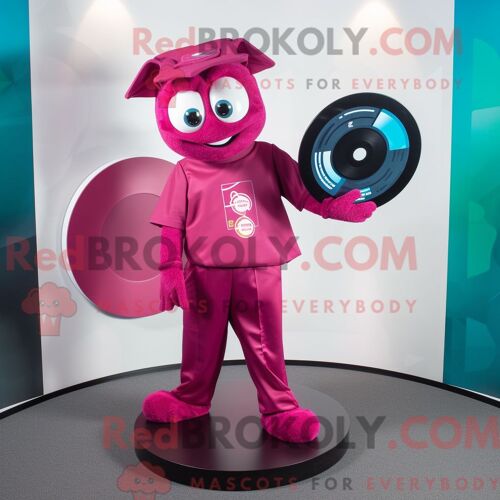 Personnage Mascotte Redbrokoly D Un Lapin Rouge Habillé D Un Imperméable Et D Écharpes