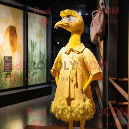 Costume De Mascotte Redbrokoly De Pintade Jaune Personnage Habillé D Une Robe Droite Et De Cravates