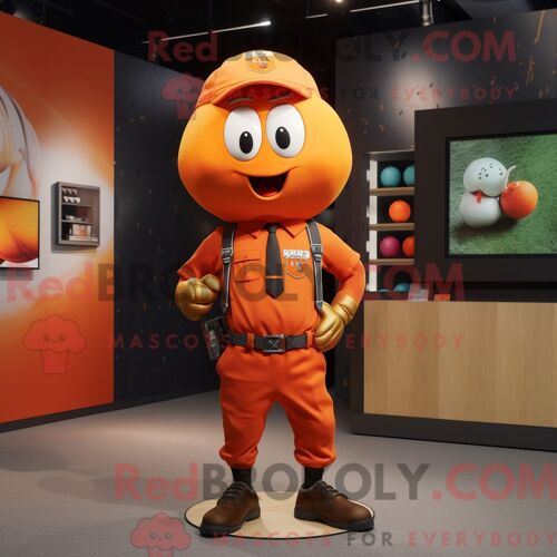 Personnage Mascotte Redbrokoly D Une Grenade Orange Habillée D Un Polo Et D Épingles À Cravate