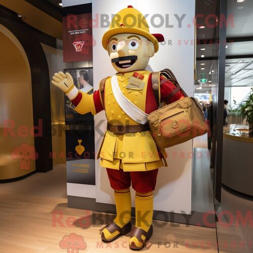 Personnage Mascotte Redbrokoly D Une Marmotte Jaune Habillée D Un Costume Pantalon Et De Ceintures