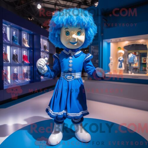 Personnage Mascotte Redbrokoly D Une Machine À Gommes Turquoise Habillée D Un Jean Boyfriend Et D Écharpes