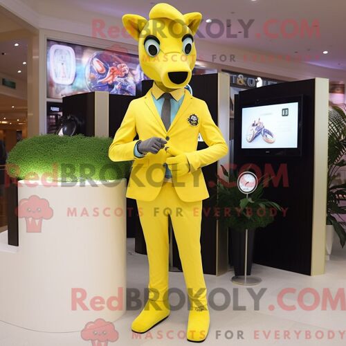 Personnage Mascotte Redbrokoly D Un Smilodon Crème Habillé D Une Robe Taille Empire Et De Colliers