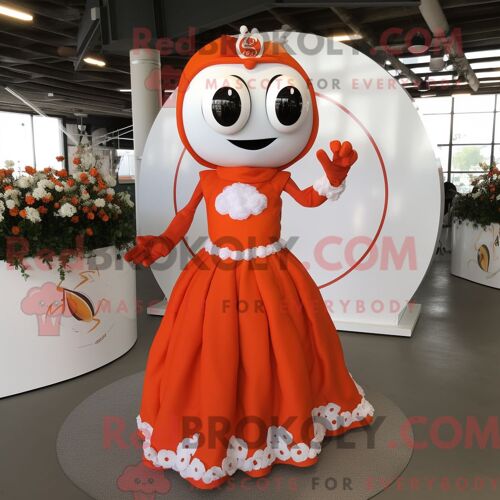 Personnage Mascotte Redbrokoly D Un Béret Vert Rouille Habillé D Un T-Shirt De Baseball Et D Épingles À Châle