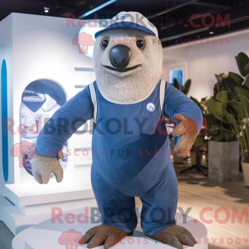 Costume De Mascotte Redbrokoly De Paresseux Géant De La Marine Personnage Habillé D Un Maillot De Bain Et D Une Casquette