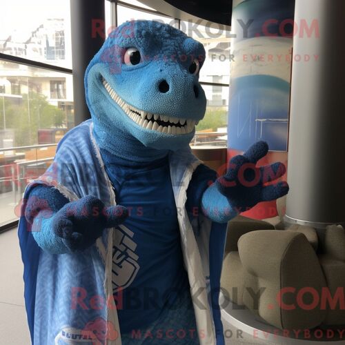 Costume De Mascotte Redbrokoly De Dragon De Komodo Bleu Habillé D Un T-Shirt De Baseball Et D Épingles À Châle
