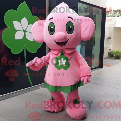 Personnage De Costume De Mascotte Redbrokoly De Trèfle À Quatre Feuilles Rose Habillé Avec Une Combishort Et Des Porte-Clés