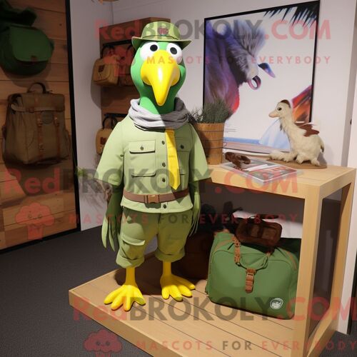 Personnage Mascotte Redbrokoly De Pigeon Vert Habillé D Un Short Cargo Et D Anneaux