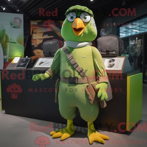 Personnage Mascotte Redbrokoly De Pigeon Vert Habillé D Un Short Cargo Et D Anneaux