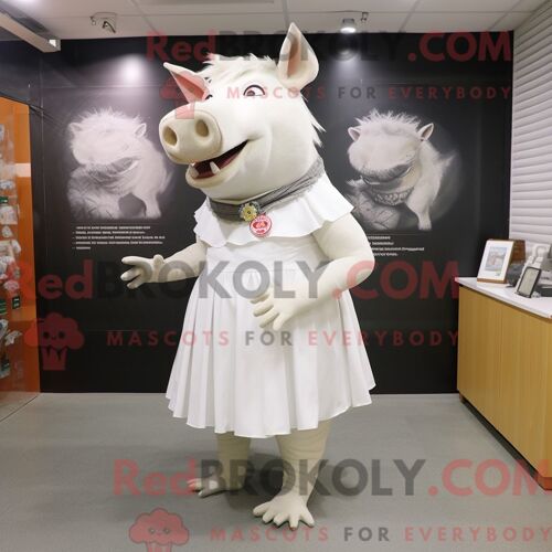 Costume De Mascotte Redbrokoly De Sanglier Blanc Habillé D Une Jupe Trapèze Et De Pinces À Chaussures