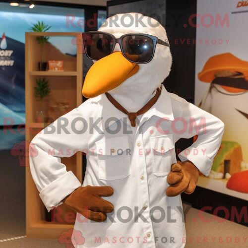 Costume Mascotte Redbrokoly De Mouette Brune Habillé D Une Chemise En Popeline Et De Lunettes De Soleil