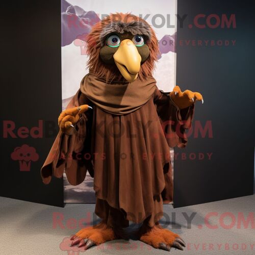 Costume De Mascotte Redbrokoly De Harpie Marron Habillé D Une Jupe Longue Et D Écharpes