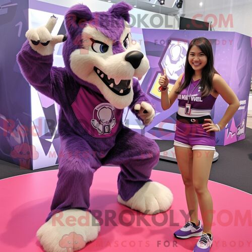 Costume Mascotte Redbrokoly De Loup-Garou Violet Personnage Habillé Avec Une Mini-Jupe Et Des Bagues