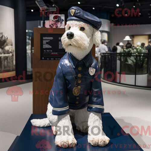 Costume De Mascotte Redbrokoly De Docteur De La Marine Habillé D Un T-Shirt À Manches Longues Et De Montres Intelligentes