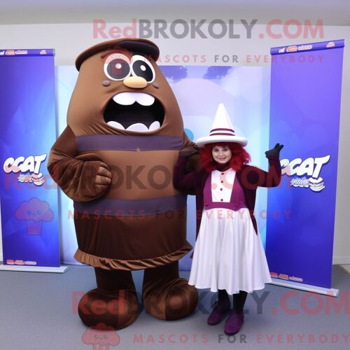 Costume De Mascotte Redbrokoly De Barres De Chocolat Bleu Marine Habillé Avec Une Jupe Longue Et Des Écharpes