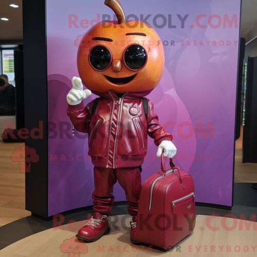 Personnage De Costume De Mascotte Redbrokoly De Hot Dogs Marron Habillé Avec Un Jean Évasé Et Des Sacs À Dos