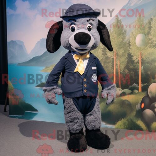 Costume Mascotte Redbrokoly Shepard S Pie Bleu Marine Habillé D Une Chemise Boutonnée Et De Noeuds Papillons