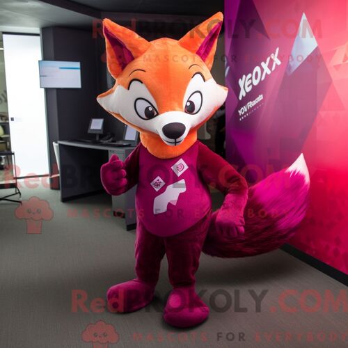 Personnage De Costume De Mascotte Redbrokoly Magenta Fox Habillé Avec Un T-Shirt Graphique Et Des Ceintures De Smoking
