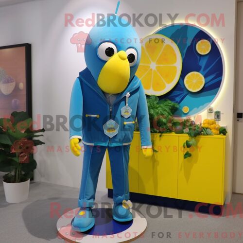 Personnage De Costume De Mascotte Redbrokoly De Skateboard Lavande Habillé Avec Une Mini-Jupe Et Des Foulards