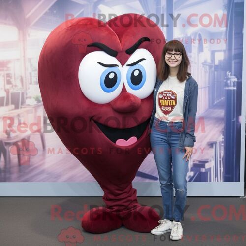 Personnage De Costume De Mascotte Redbrokoly De Maroon Heart Habillé Avec Un Jean Maman Et Des Épinglettes