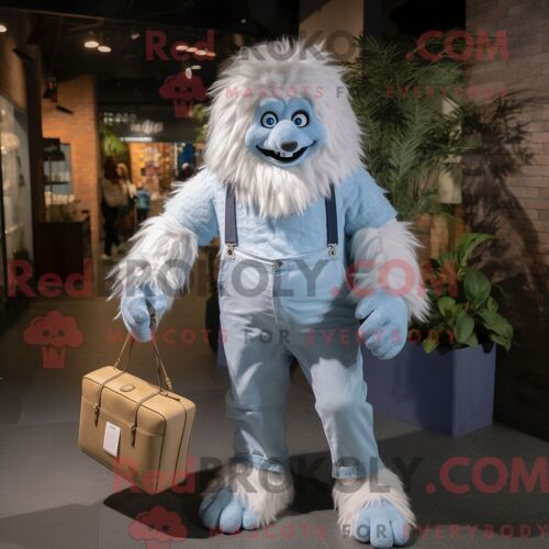 Costume De Mascotte Redbrokoly De Yéti Blanc Personnage Habillé D Une Chemise En Jean Et De Sacs Fourre-Tout
