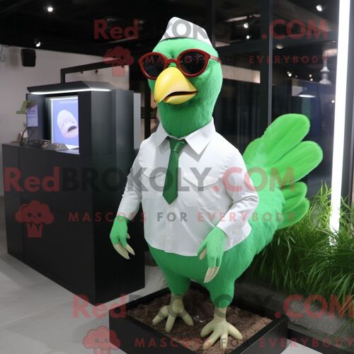 Costume De Mascotte Redbrokoly De Poules Vertes Personnage Habillé D Une Chemise Habillée Et De Lunettes De Soleil