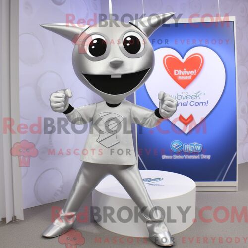 Costume De Mascotte Redbrokoly Silver Arrow Of Love Habillé Avec Un Pantalon De Yoga Et Des Boutons De Manchette